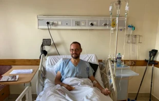 Bishop-elect Christian Carlassare of Rumbek recovers at a hospital in Nairobi, Kenya. ACI Africa.